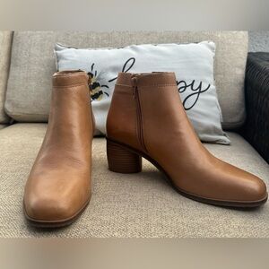 Brioso Tan Leather Ankle Boots